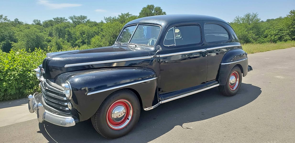 1948 Ford Deluxe - Chrome