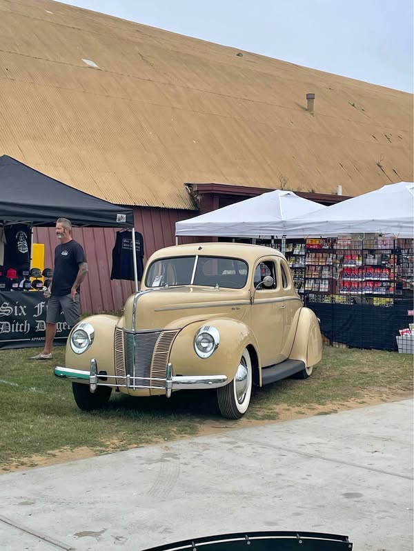 1940 Ford deluxe