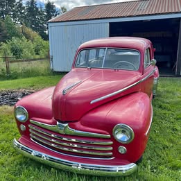 1947 Ford 4-door super deluxe