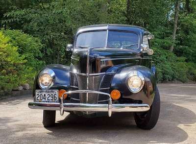 1940 Ford Deluxe Flathead V8, 3 speed, driver
