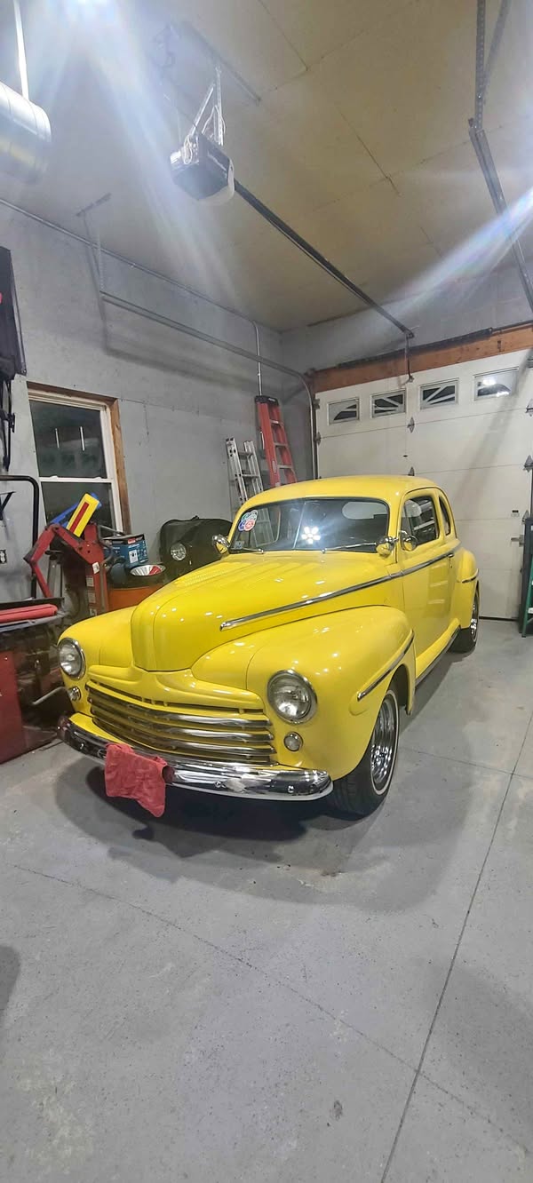 1948 Ford coupe deluxe