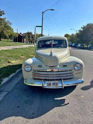 1946 Ford deluxe - Red exterior accent trim