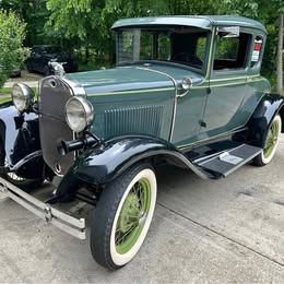 1940 Ford 2 Door Deluxe Sedan
