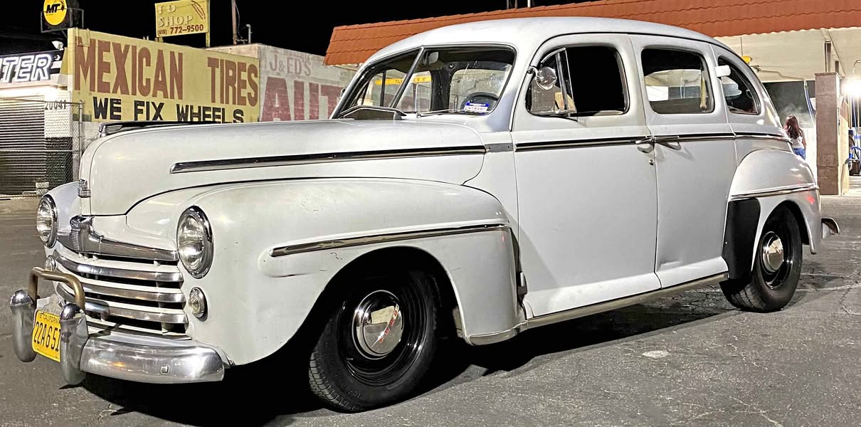 1948 Ford Super Deluxe