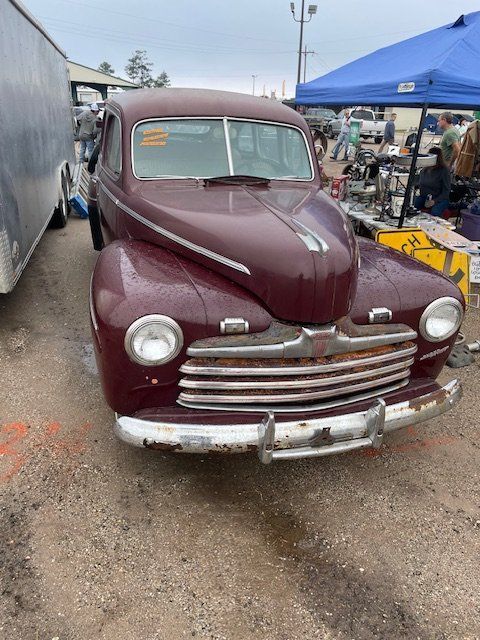 1946 Ford 4 door deluxe