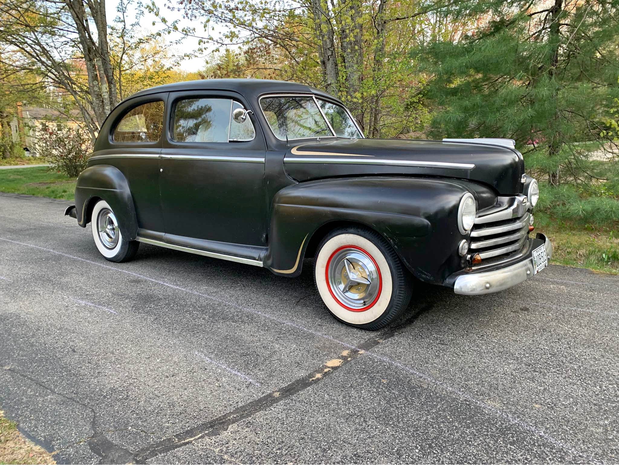 1948 Ford deluxe 2 door sedan