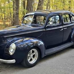 1940 Ford deluxe sedan      trade