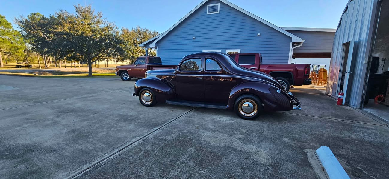 1939 Ford five window coupe - Deluxe