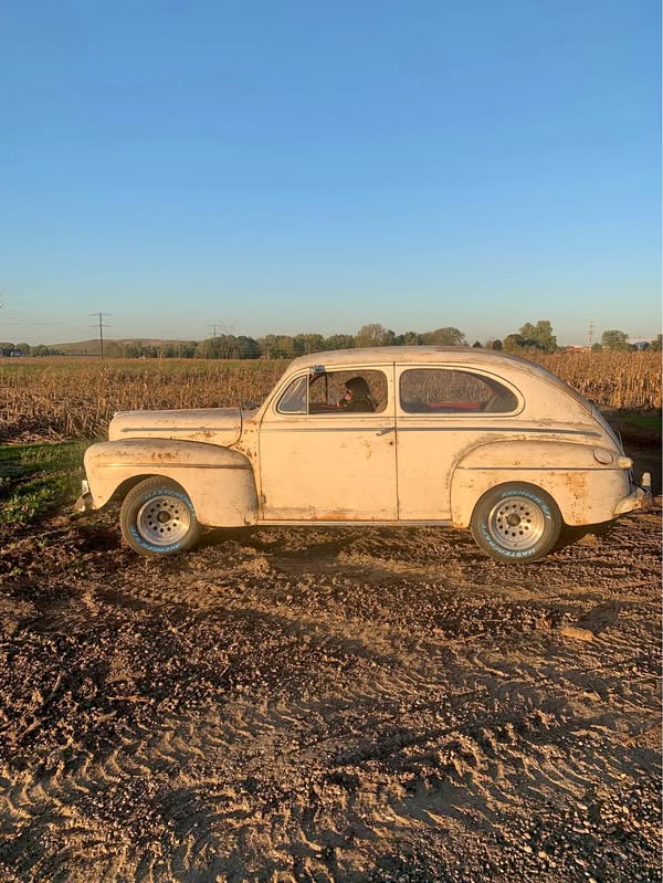 1946 Ford deluxe