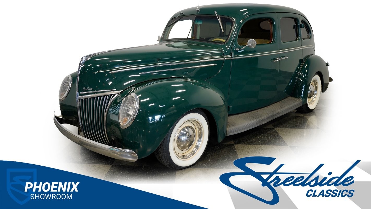 1939 Ford Deluxe Sedan