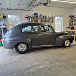 1947 Ford 2 dr deluxe sedan