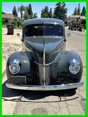 1940 Ford Deluxe 2 Door Sedan