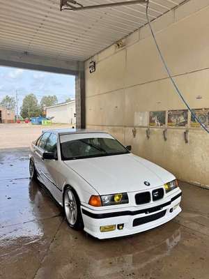 1992 BMW 3 Series - 318i Sedan 4D