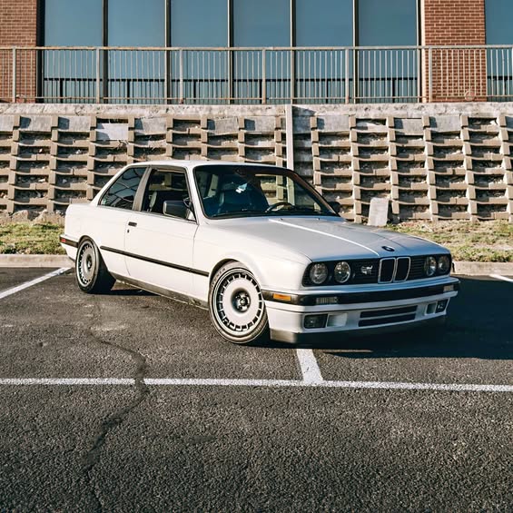 1989 BMW 3 Series - 325i