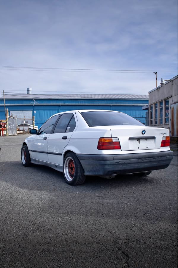 1994 BMW 3 Series - 318i Sedan 4D