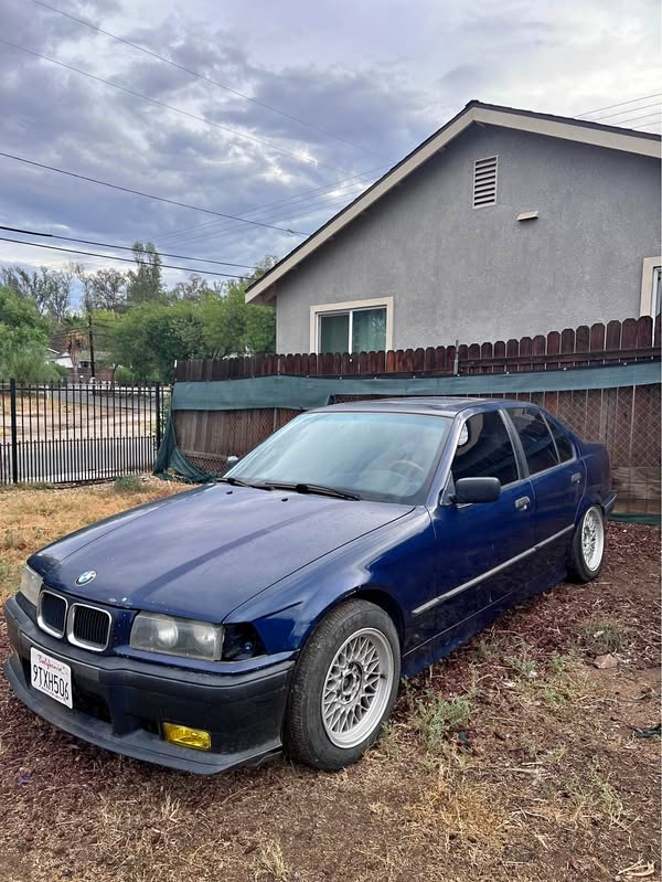 1994 BMW 3 Series - 318i Sedan 4D