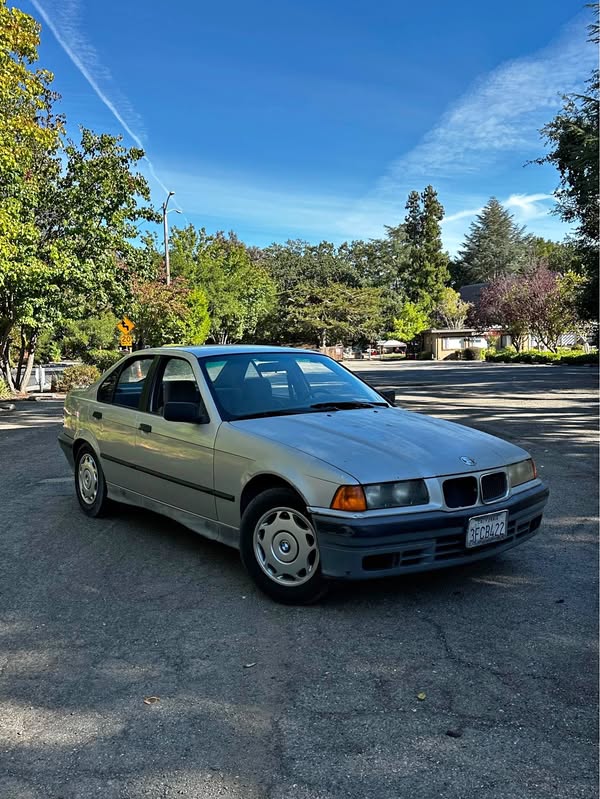 1993 BMW 3 Series - 318i Sedan 4D