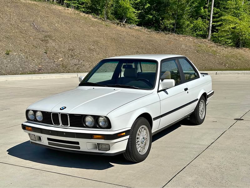 1991 BMW 3 Series - 318is Coupe 2D