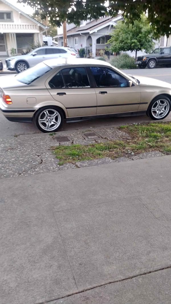 1993 BMW 3 Series - 325i Sedan 4D