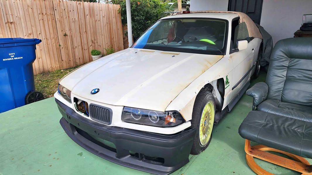 1993 BMW 3 Series - 318is Coupe 2D