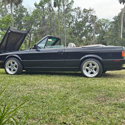 1992 BMW 3 Series - 318i Convertible 2D