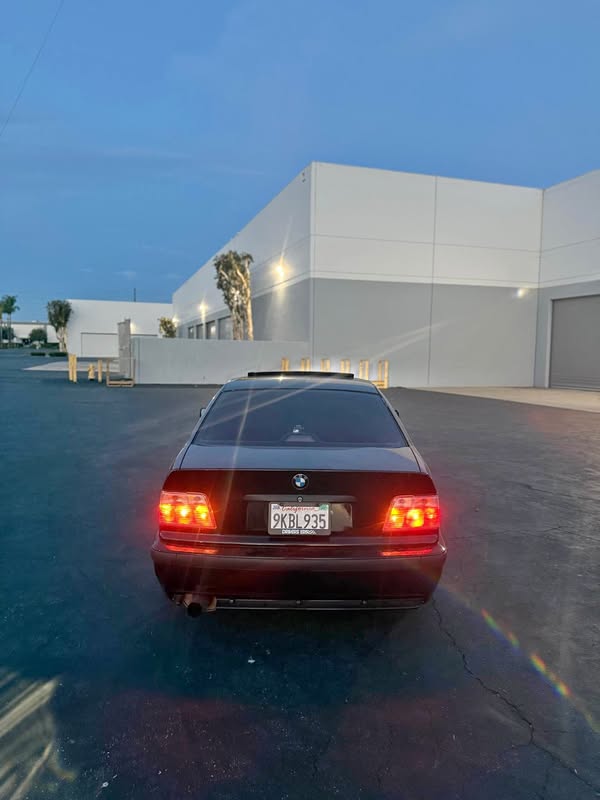 1992 BMW 3 Series - 325i Sedan 4D