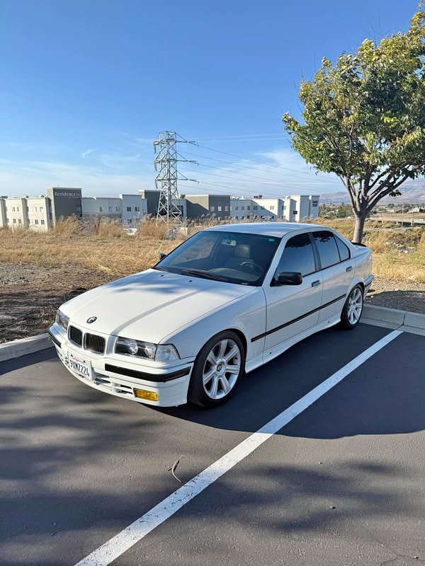 1993 BMW 3 Series - 318i Sedan 4D