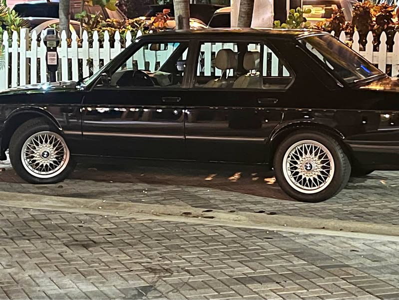 1988 BMW M5 - Sedan 4D