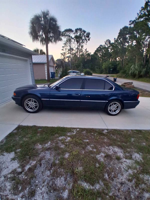 2000 BMW 7 Series