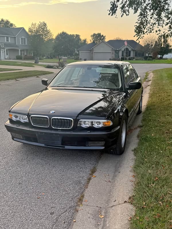 2001 BMW 7 Series - 740iL Sedan 4D
