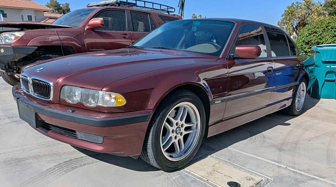 2001 BMW 7 Series 740Li Sedan 4D