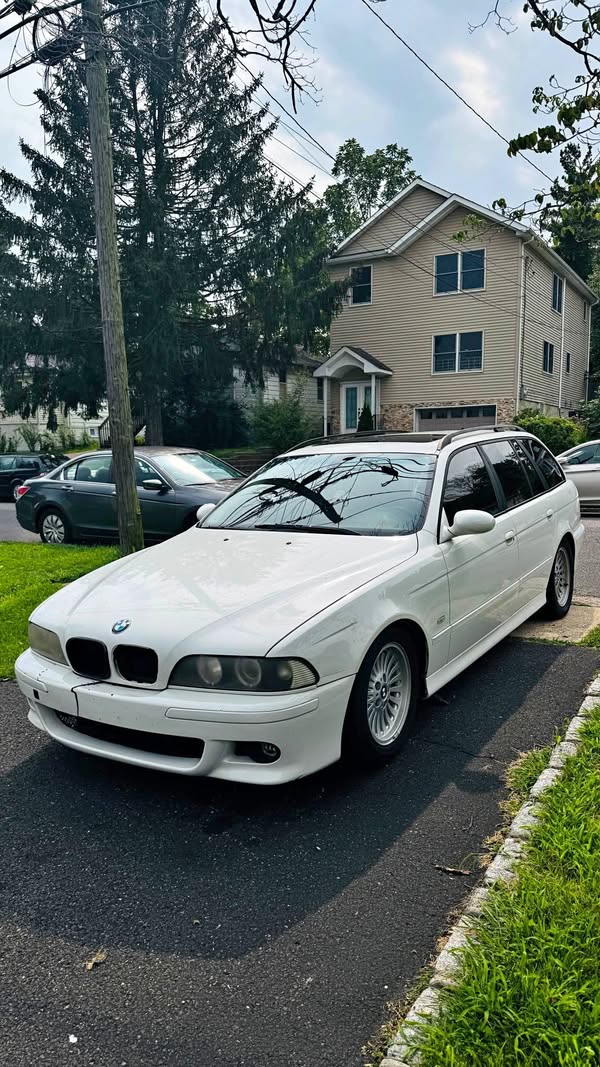 2000 BMW 5 Series - 528iT Wagon 4D