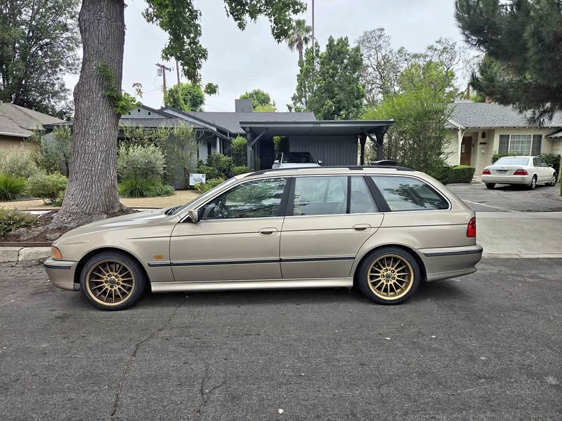 2000 BMW 5 Series - 540iT Wagon 4D