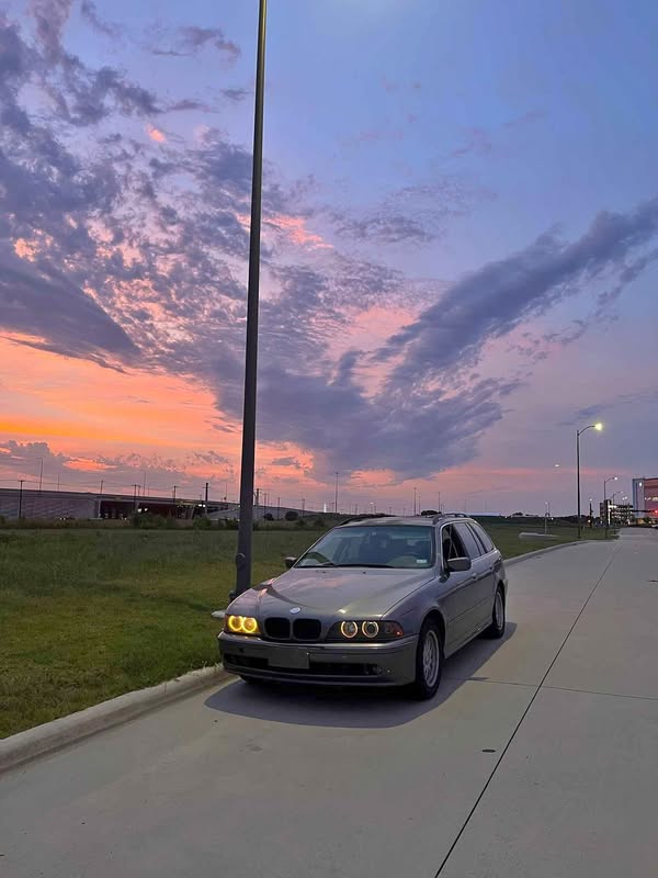 2002 BMW 5 Series - 525i Touring Wagon 4D