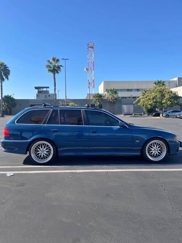 2001 BMW 5 Series - 525i Touring Wagon 4D
