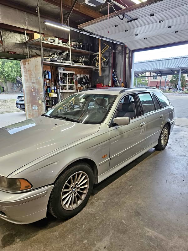 2001 BMW 5 Series - 540iT Wagon 4D