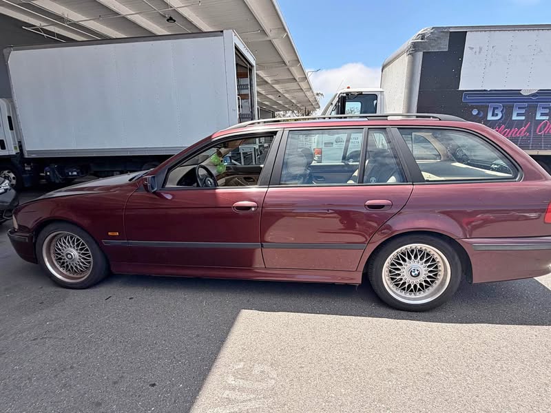 2001 BMW 5 Series - 525i Touring Wagon 4D