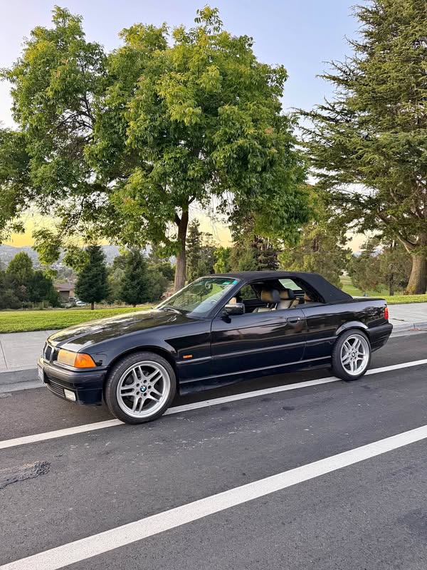 1999 BMW 3 Series - 323is Coupe 2D