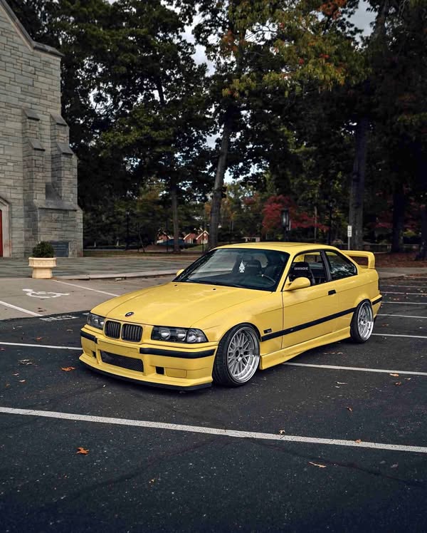 1999 BMW 3 Series - 323is Coupe 2D