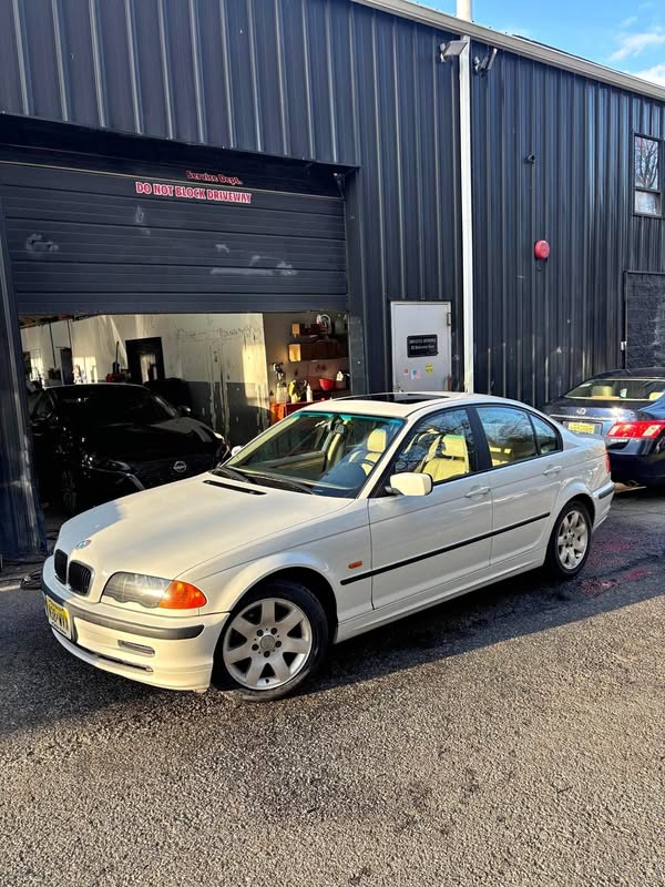 1999 BMW 3 Series - 323i Sedan 4D