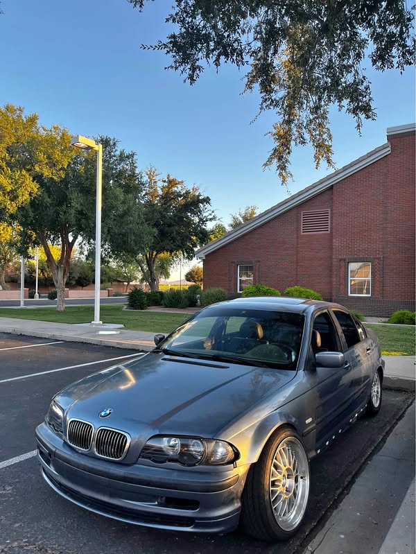 1999 BMW 3 Series - 323i Sedan 4D