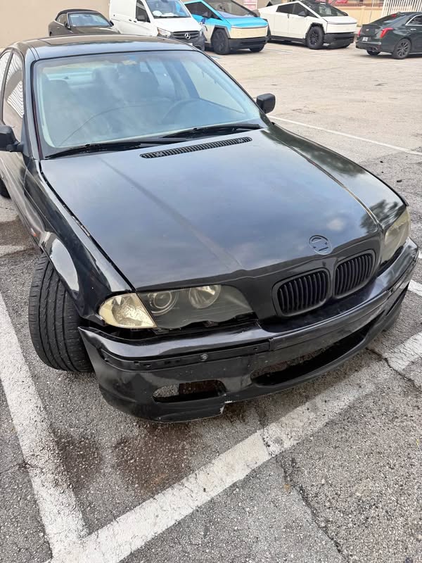 2001 BMW 3 Series - 325i Sedan 4D