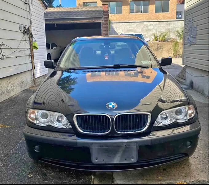2005 BMW 3 Series - 325i Sedan 4D
