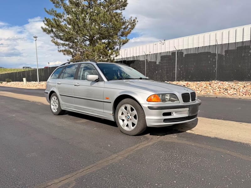 2001 BMW 3 Series - 325xi AWD Sedan 4D