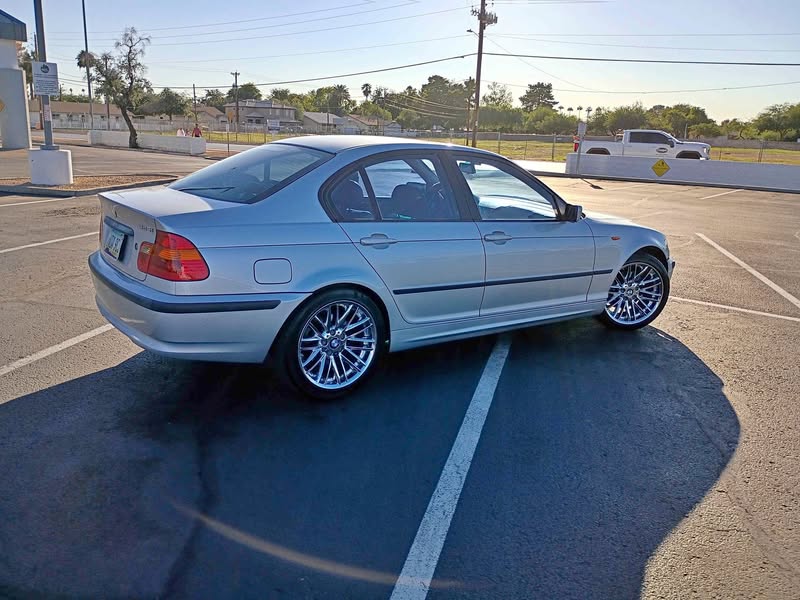 2005 BMW 3 Series - 325i Sedan 4D
