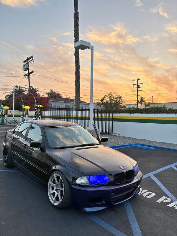 2001 BMW 3 Series - 325i Sedan 4D