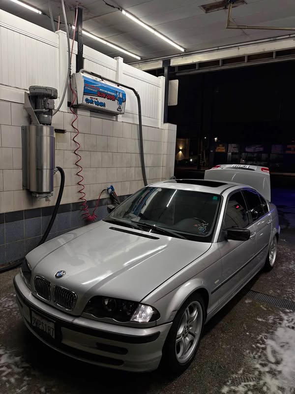 2001 BMW 3 Series - 325i Sedan 4D