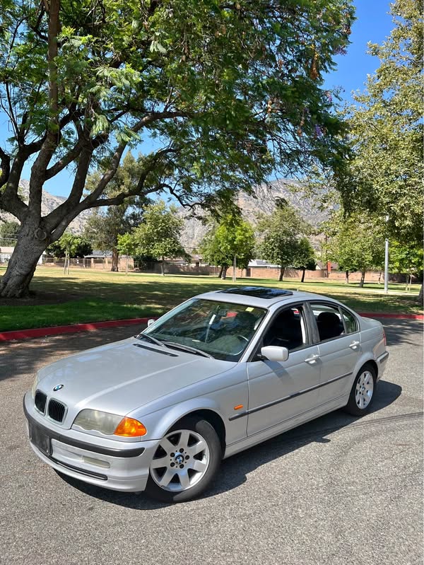 1999 BMW 3 Series - 323i Sedan 4D