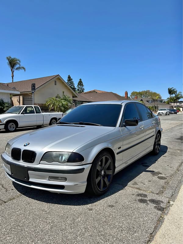 2001 BMW 3 Series - 325i Sedan 4D