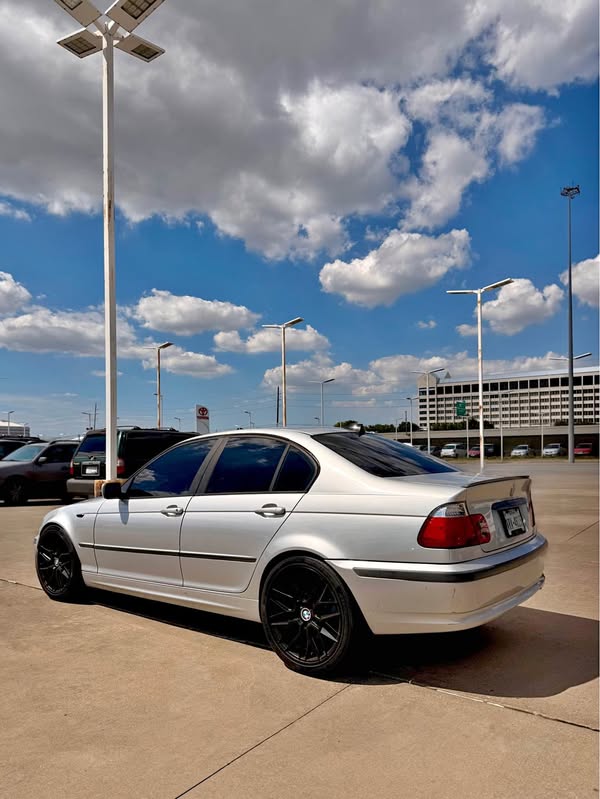 2004 BMW 3 Series - 325i Sedan 4D